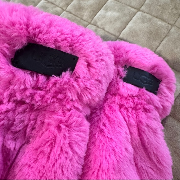 UGG Bright Pink Fuzzy Mittens - Picture 5 of 5